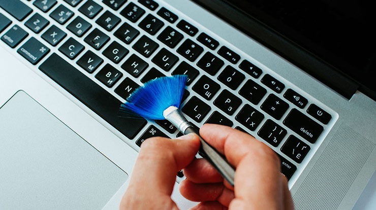 Laptop Klavyesi Temizleme