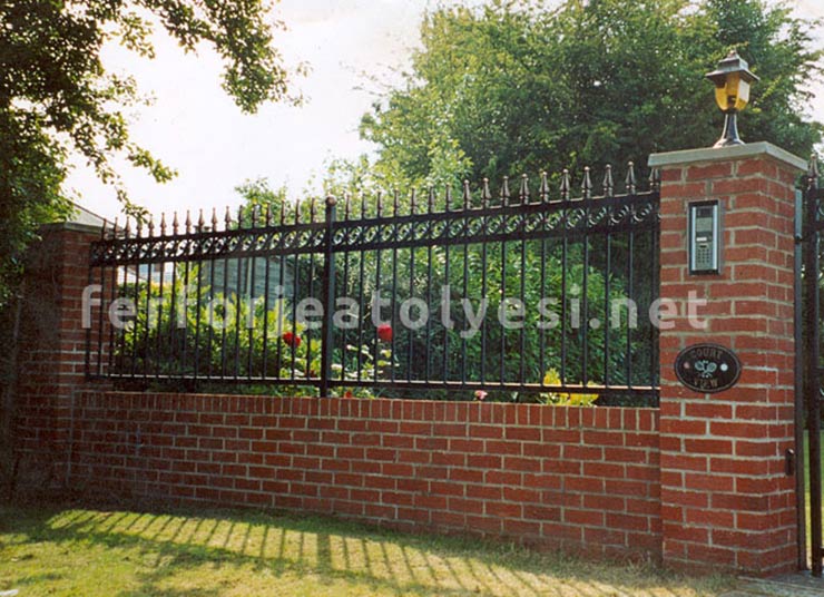 Ferforje Duvar Üstü Korkuluk